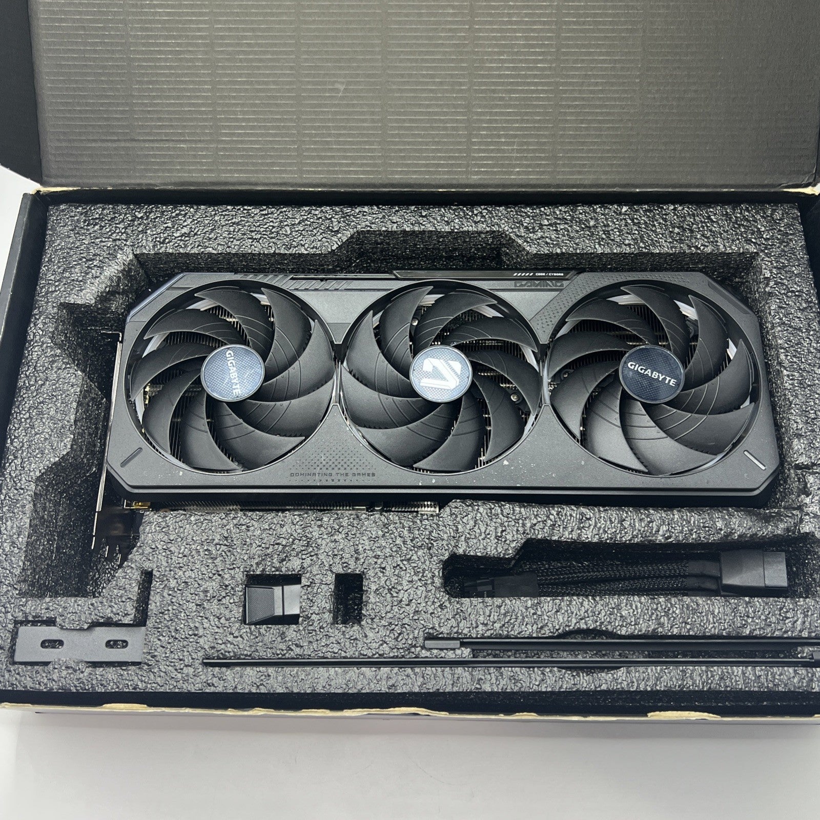 GIGABYTE GeForce RTX 5080 16GB GDDR7 GV-N5080GAMING OC-16GD