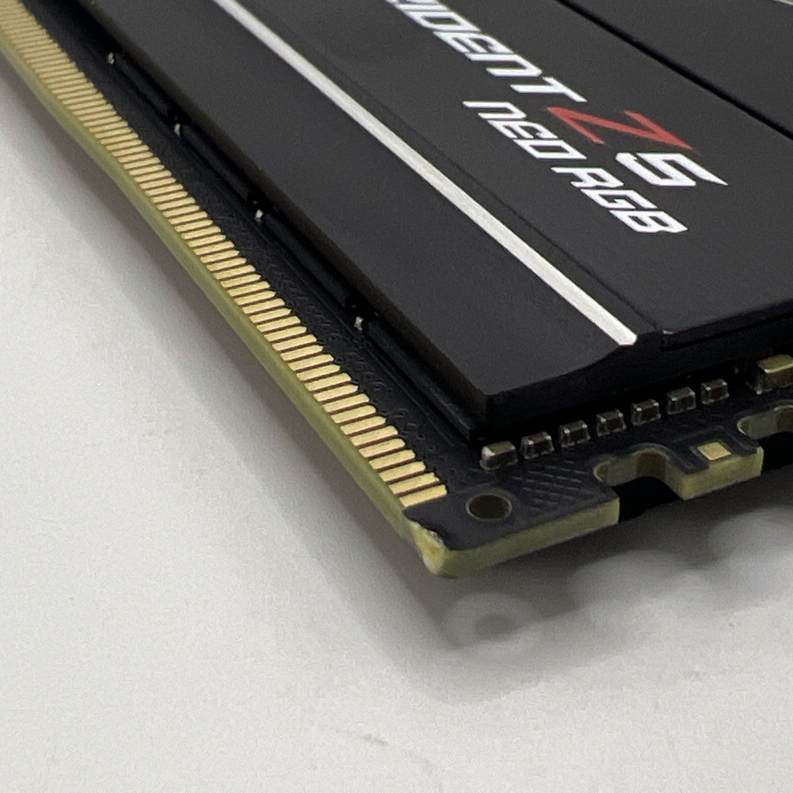 G.SKILL Trident Z5 Neo RGB 64GB 1x64GB DDR5 6000 CL34 288-Pin DIMM (PARTS)