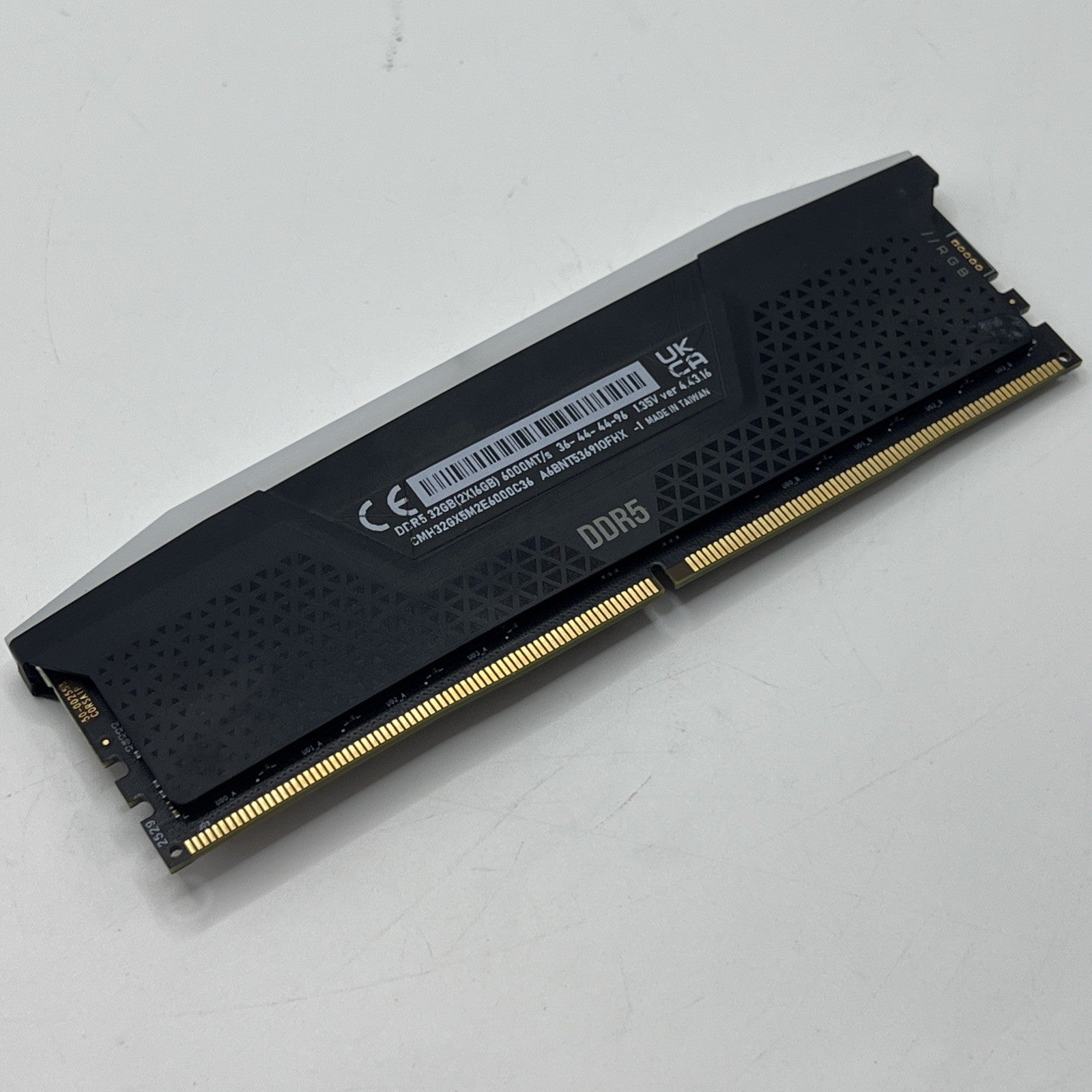 (PARTS) Corsair Vengeance RGB DDR5 16GB (1x16GB) 6000 DIMM CMH32GX5M2E6000C36