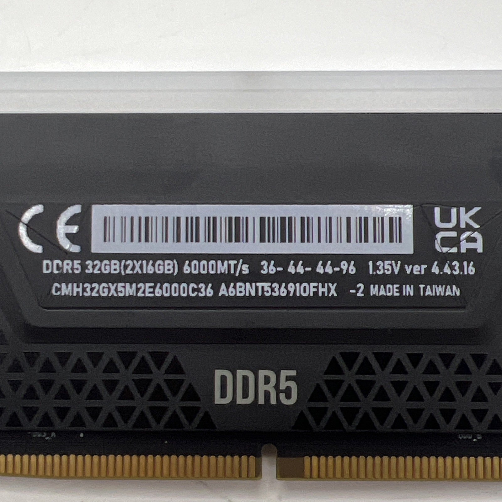 Corsair Vengeance RGB DDR5 16GB (1x16GB) 6000 DIMM Intel XMP CMH32GX5M2E6000C36