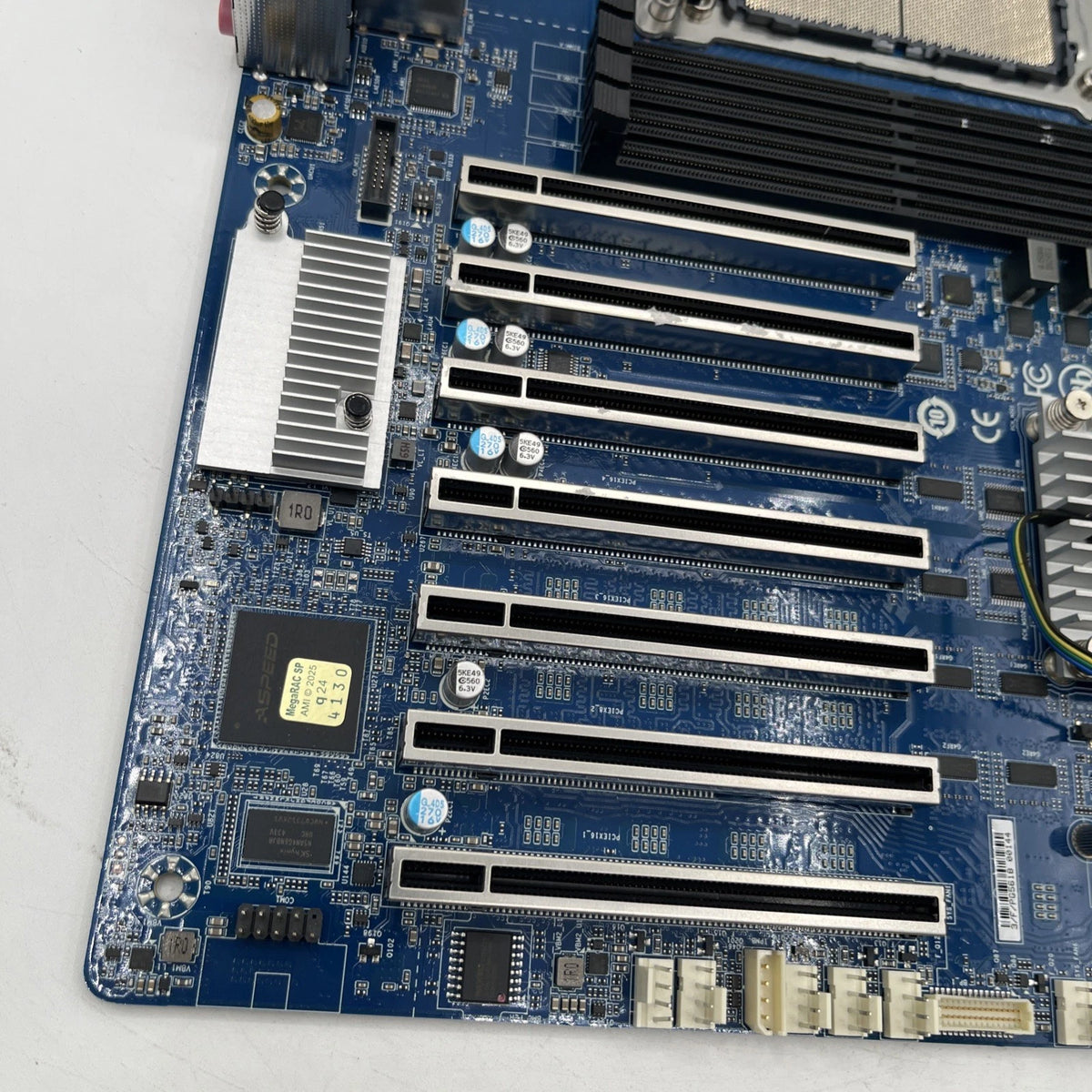 GIGABYTE MC62-G40 sWRX8 WRX80 SSI CEB DDR4 Workstation Motherboard