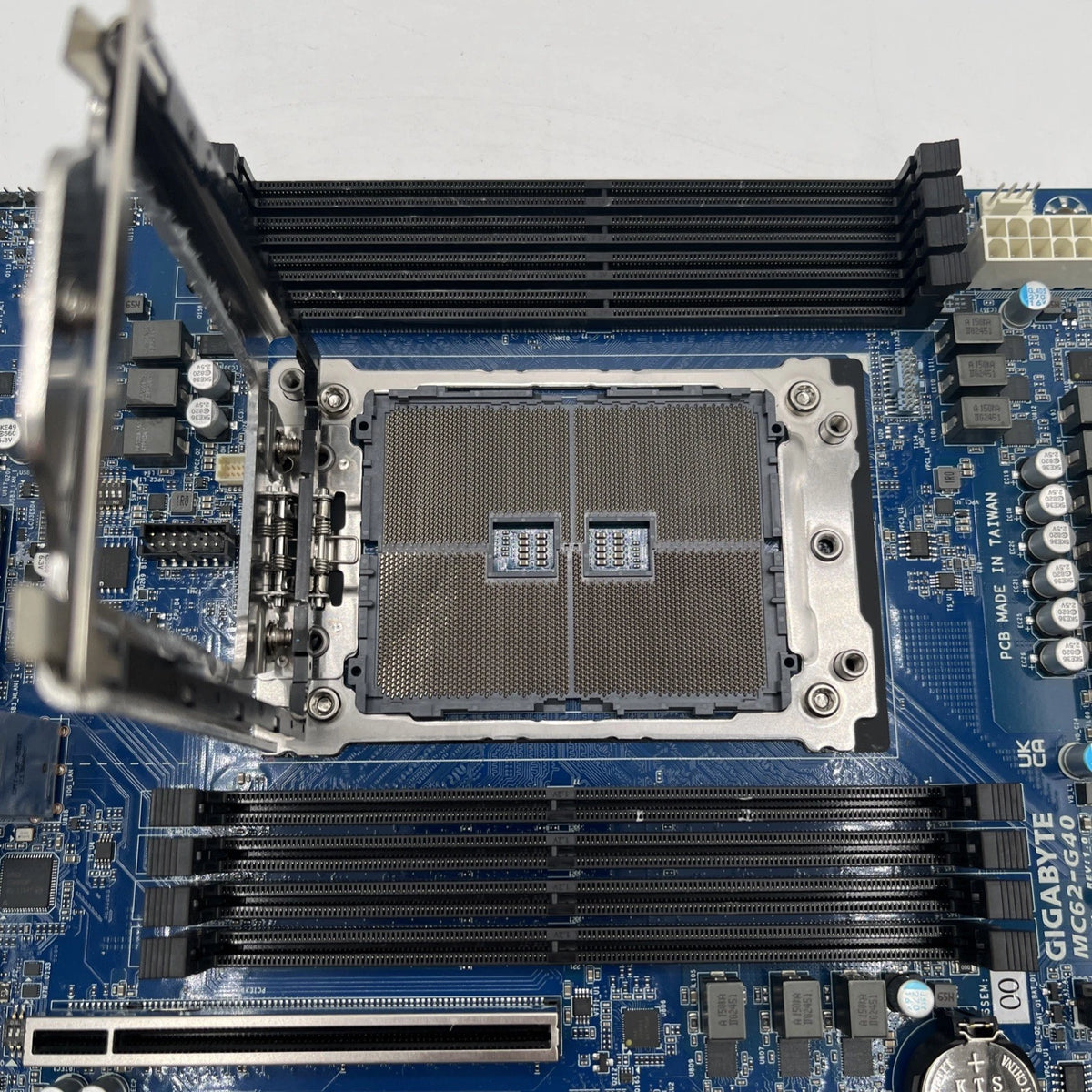 GIGABYTE MC62-G40 sWRX8 WRX80 SSI CEB DDR4 Workstation Motherboard