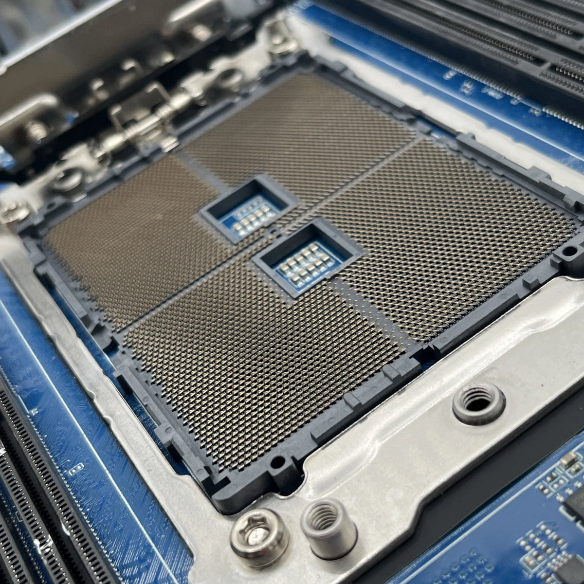 GIGABYTE MC62-G40 sWRX8 WRX80 SSI CEB DDR4 Workstation Motherboard