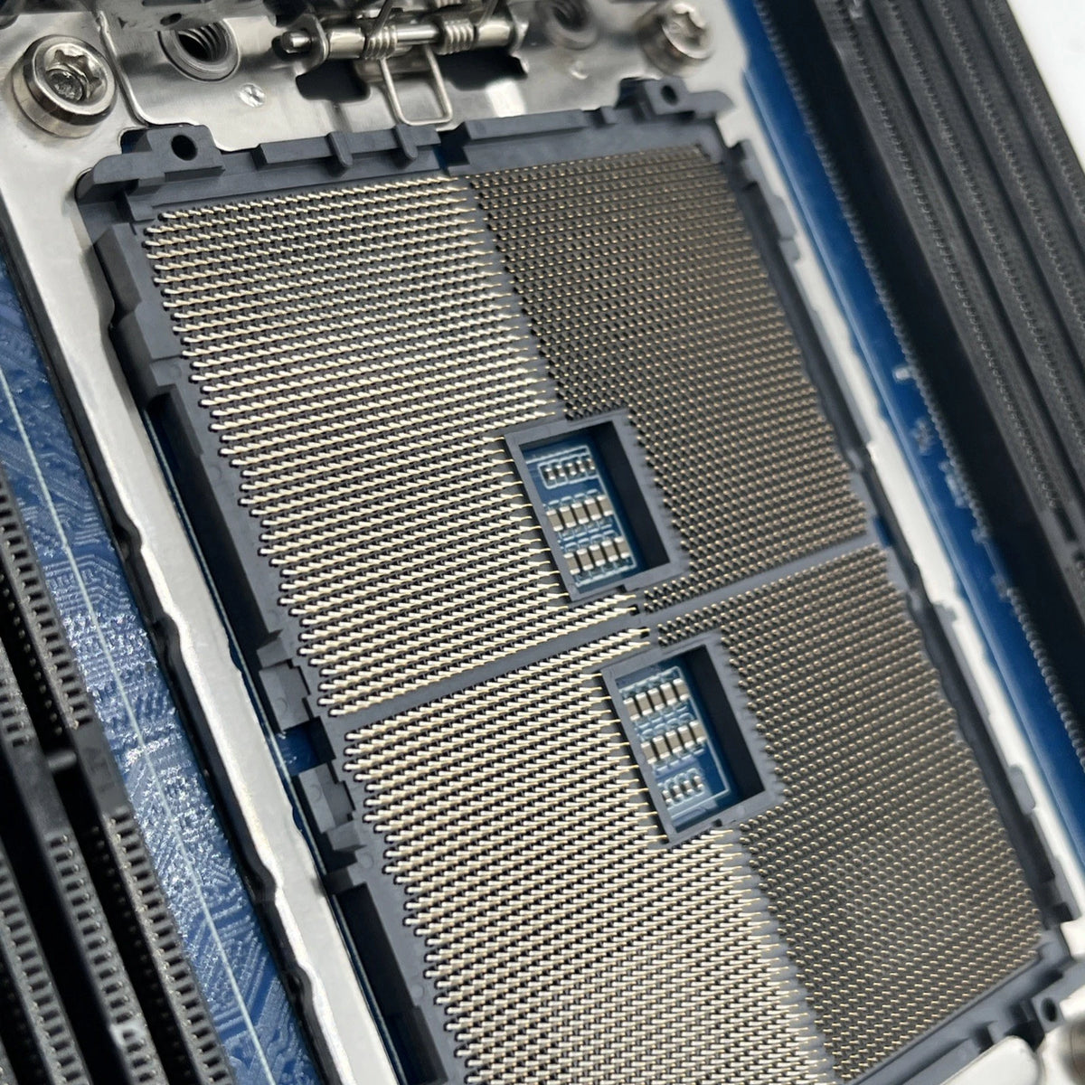 GIGABYTE MC62-G40 sWRX8 WRX80 SSI CEB DDR4 Workstation Motherboard