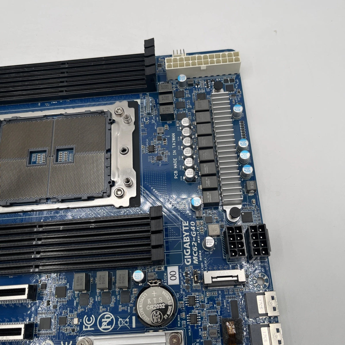 GIGABYTE MC62-G40 sWRX8 WRX80 SSI CEB DDR4 Workstation Motherboard